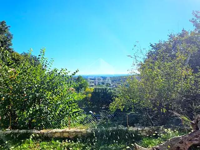 Tourrettes sur Loup 06140 Achat / Vente maison 3 pièces t3 au dernier étage terrasse