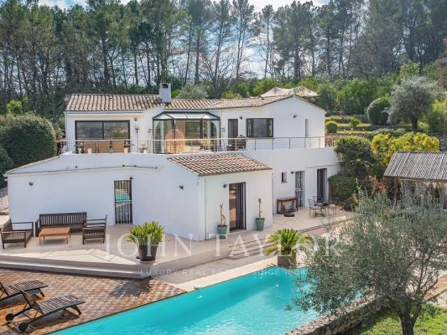 Tourrettes villa contemporaine avec vue panoramique