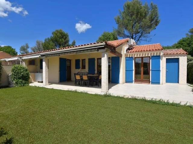 Tourrettes 83440 – Dans domaine sécurisé avec piscine Villa de p