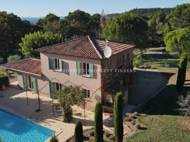 Tourtour, une villa des plus charmantes et prête à vous accueillir