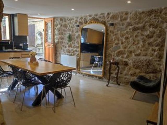 Tourtour, charmante maison de village avec sa terrasse