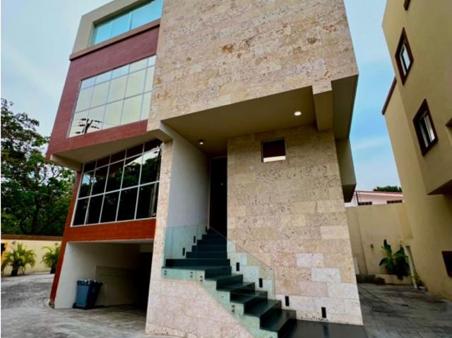 Towhouse en Venta en Urb. La Floresta, Maracay, Edo. Aragua