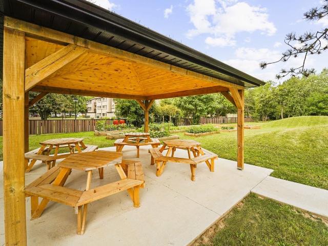 Town & Country Apartments 2 Bedroom Apartment for Rent at 265 Town & Country Apts Welland, ON L3C 5R6