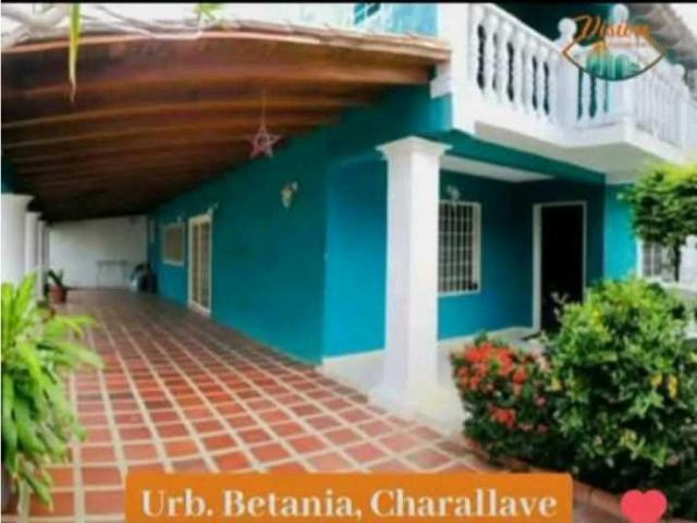Town House con Anexo en Venta Urb. Betania Charallave Edo Miranda