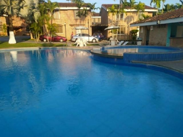 TOWNHOUSE EN GUATAPARO