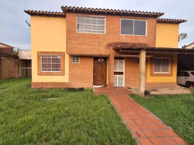 TOWN HOUSE EN LA UBR. CHALET DE LA LAGUNA VE02 1939ST EROM