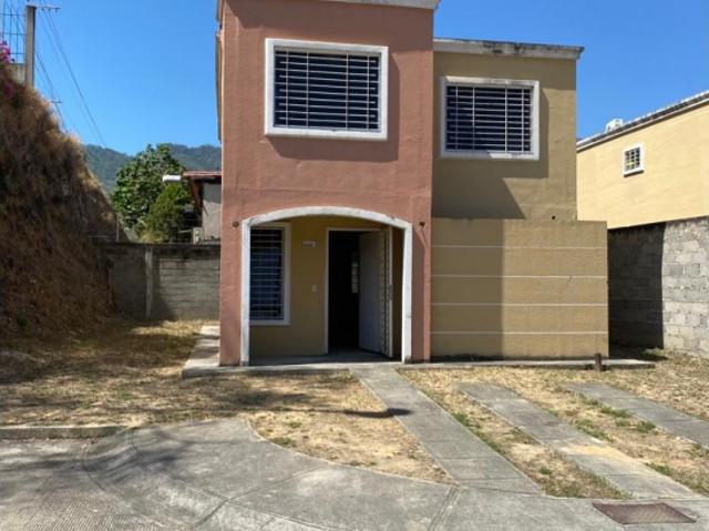 TOWN HOUSE EN LAS MARGARITAS, GUATIRE PARA REMODELAR FINANCIADA