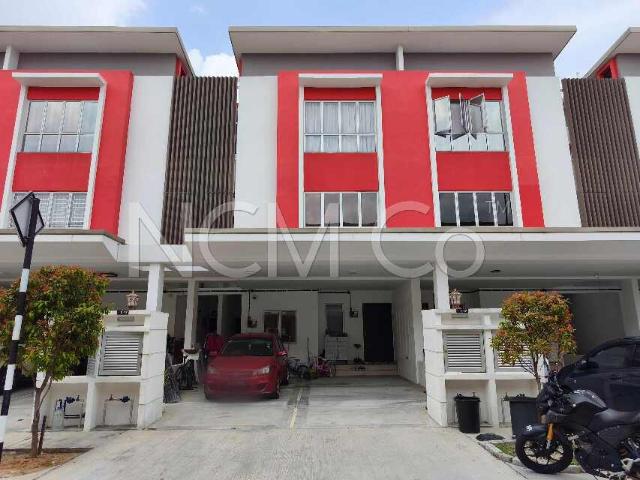 Town House Upper Unit