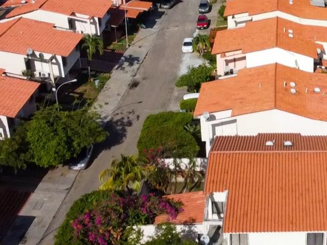 TOWN HOUSE URB. OASIS LOS ROBLES, +R, VENTA