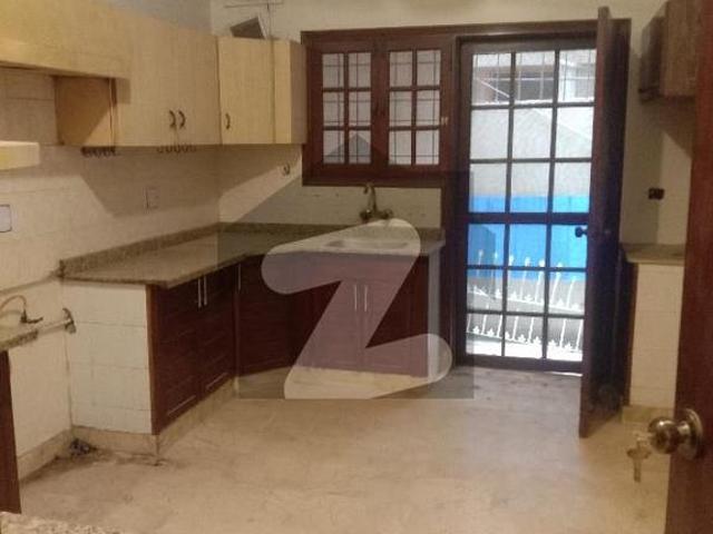 Town House 5 Rooms Available For Sale In Block 2 Clifton Block 2