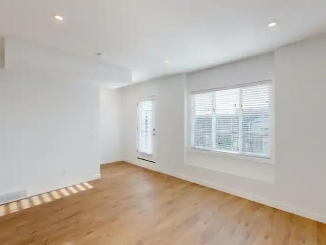 Townhouse 3.5 Bedroom For Rent Calgary AB 2100 ELS102846499