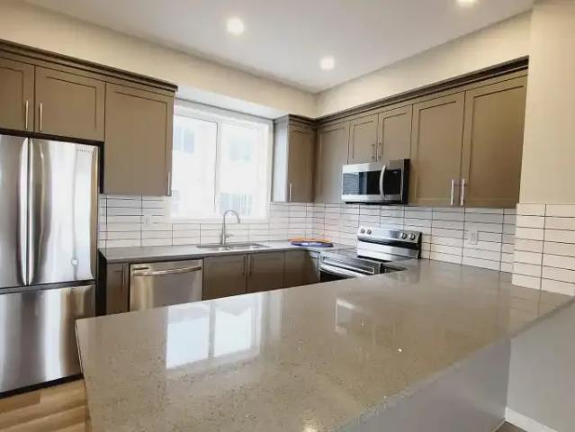 Townhouse 3.5 Bedroom For Rent Edmonton AB 2000 ES103118892
