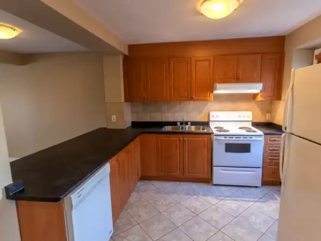 Townhouse 3 Bedroom For Rent Niagara Falls ON 3549 ES100227125