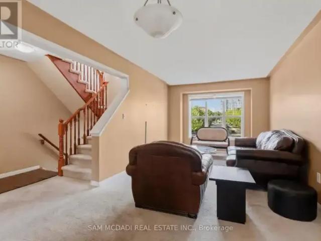 Townhouse 3 Bedroom For Rent Oakville ON 2250 ES103119120