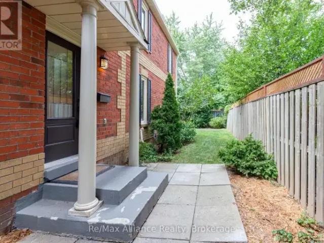 Townhouse 3 Bedroom For Rent Oakville ON 3400 ES103380061