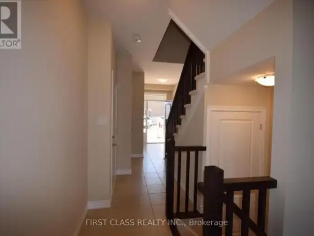 Townhouse 3 Bedroom For Rent Oakville ON 3600 ES102468448