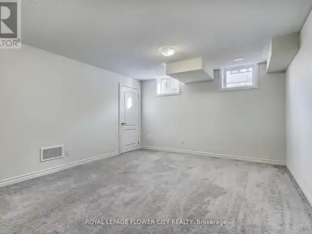 Townhouse 3 Bedroom For Rent Oakville ON 3600 ES102339193