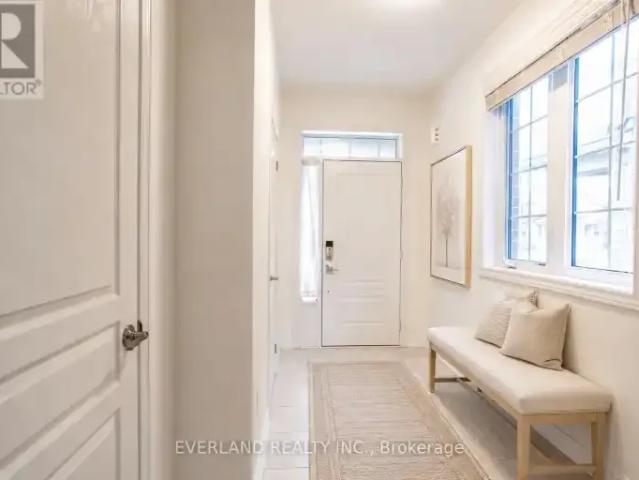 Townhouse 3 Bedroom For Rent Oakville ON 3600 ES103487583