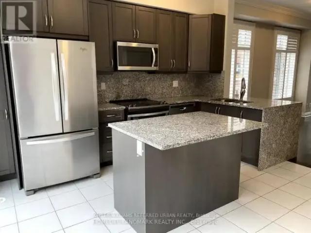 Townhouse 3 Bedroom For Rent Oakville ON 3700 ES103030737