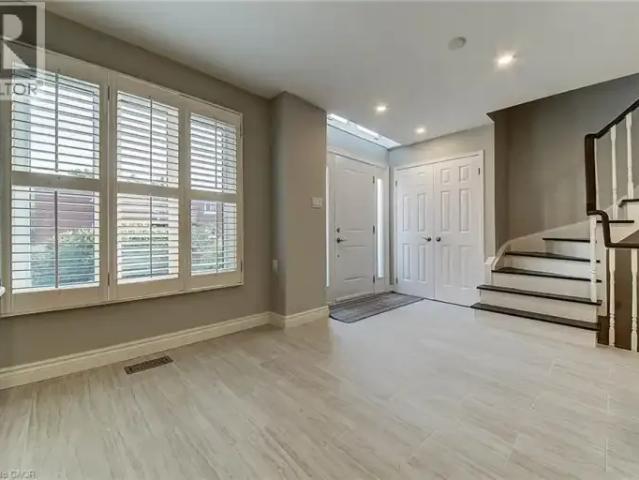 Townhouse 3 Bedroom For Rent Oakville ON 3700 ES103355403