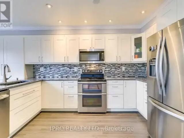 Townhouse 3 Bedroom For Rent Oakville ON 3850 ES102243177