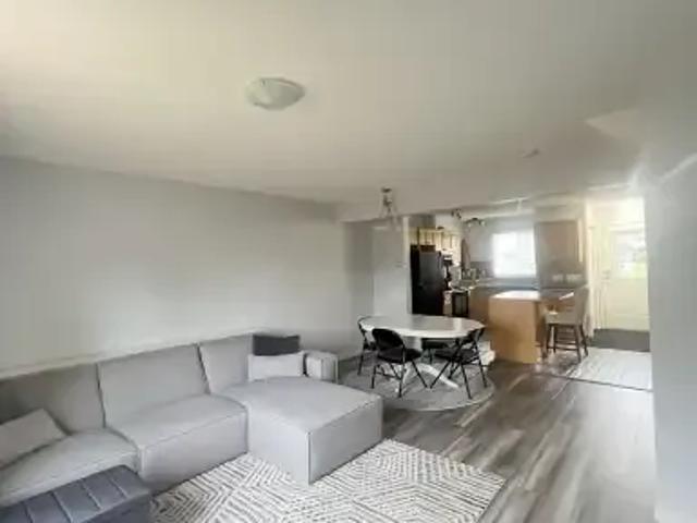 Townhouse 3 Bedroom For Rent Airdrie AB 1875 ES102847077