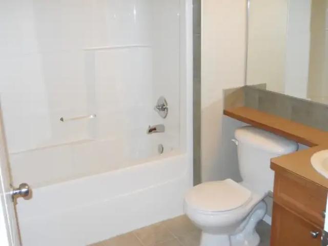 Townhouse 3 Bedroom For Rent Airdrie AB 1800 ELS102883530