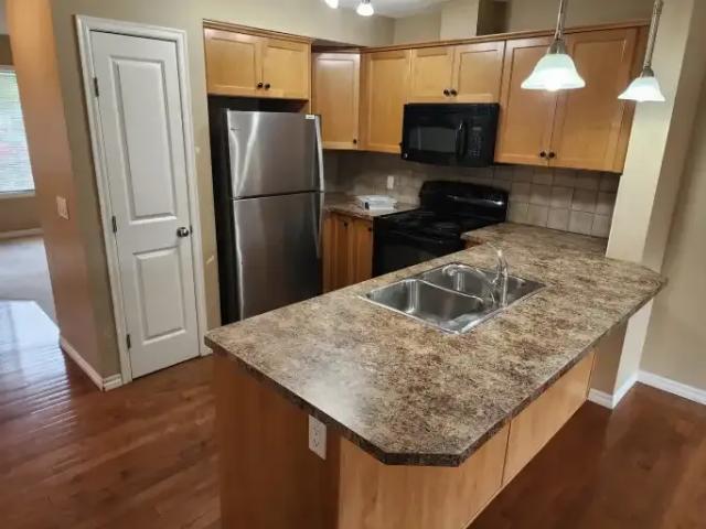 Townhouse 3 Bedroom For Rent Airdrie AB 1900 ES104940733