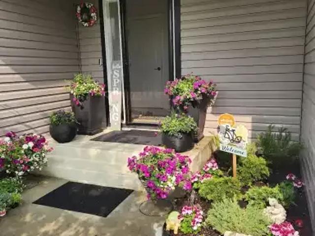 Townhouse 3 Bedroom For Rent Airdrie AB 2050 ELS102794869