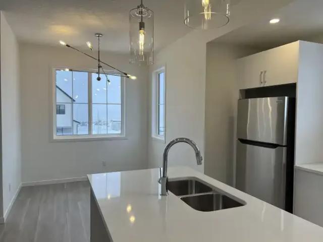 Townhouse 3 Bedroom For Rent Airdrie AB 2100 ES104563538