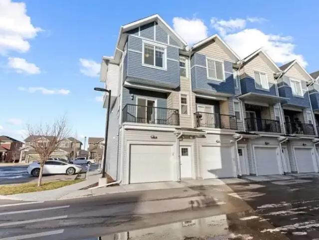 Townhouse 3 Bedroom For Rent Airdrie AB 2100 ES105185829