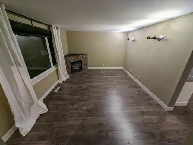 Townhouse 3 Bedroom For Rent Calgary AB 1975 ES103243371