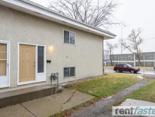 Townhouse 3 Bedroom For Rent Calgary AB 1995 ES104863886