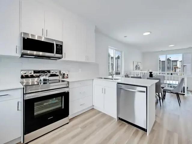 Townhouse 3 Bedroom For Rent Calgary AB 1999 ELS96249902