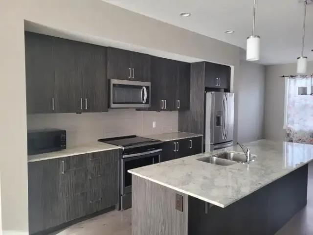 Townhouse 3 Bedroom For Rent Calgary AB 2150 ELS101217055