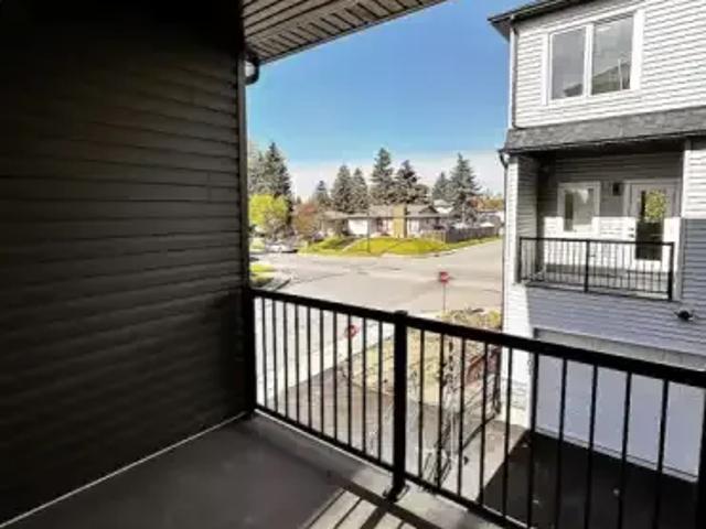 Townhouse 3 Bedroom For Rent Calgary AB 2195 ES102811571