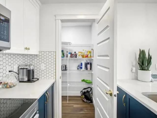 Townhouse 3 Bedroom For Rent Calgary AB 2250 ES102551547