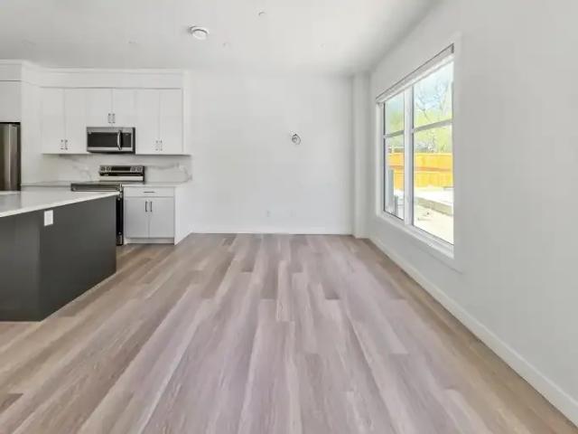 Townhouse 3 Bedroom For Rent Calgary AB 2280 ELS102658562