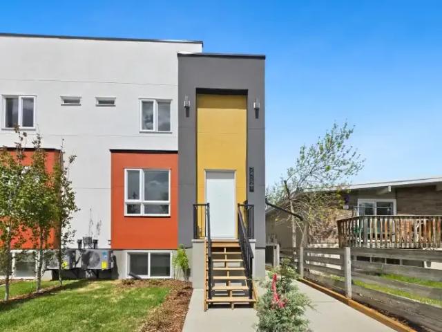 Townhouse 3 Bedroom For Rent Calgary AB 2289 ES103367973