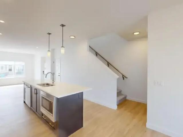 Townhouse 3 Bedroom For Rent Calgary AB 2295 ES103322482