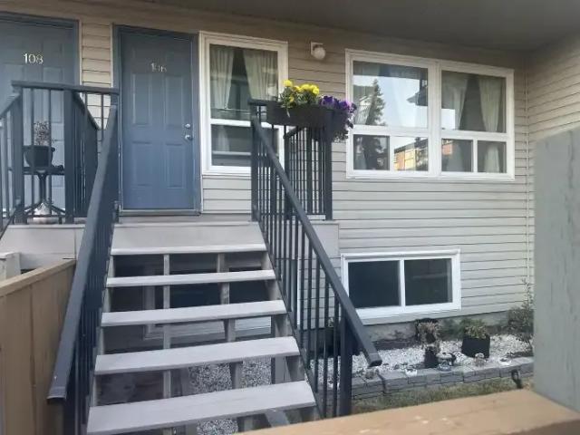 Townhouse 3 Bedroom For Rent Calgary AB 2295 ES104991615