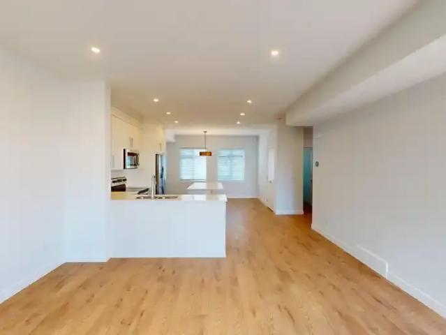 Townhouse 3 Bedroom For Rent Calgary AB 2200 ES103179076