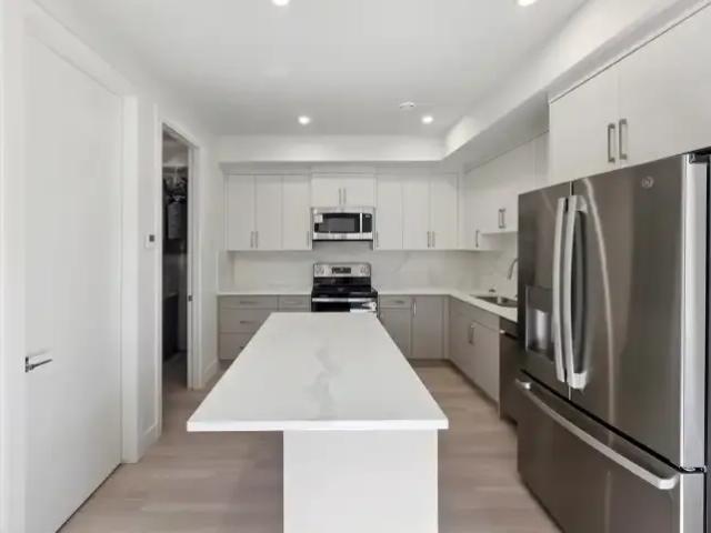 Townhouse 3 Bedroom For Rent Calgary AB 2389 ES102578634