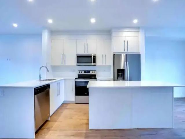 Townhouse 3 Bedroom For Rent Calgary AB 2300 ES104940960