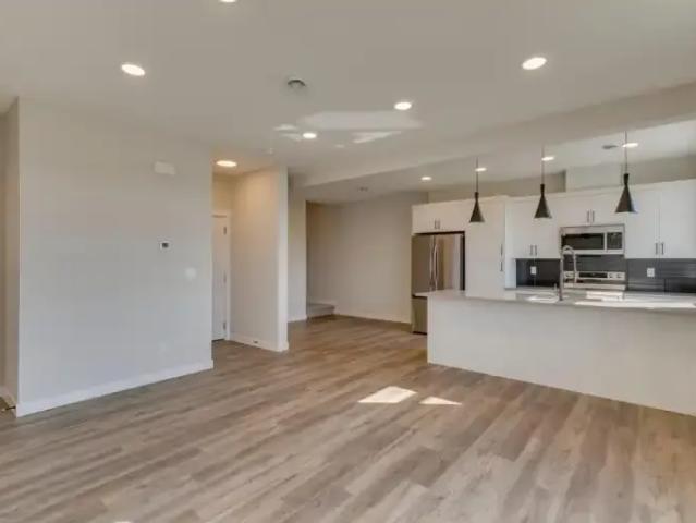 Townhouse 3 Bedroom For Rent Calgary AB 2450 ES102394703