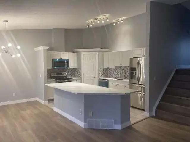 Townhouse 3 Bedroom For Rent Calgary AB 2400 ELS102658285