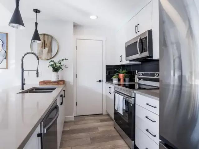 Townhouse 3 Bedroom For Rent Calgary AB 2400 ES103090684