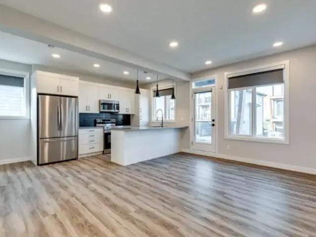 Townhouse 3 Bedroom For Rent Calgary AB 2400 ES103090746