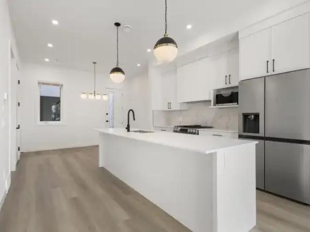 Townhouse 3 Bedroom For Rent Calgary AB 2650 ES104179435