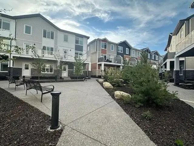 Townhouse 3 Bedroom For Rent Calgary AB 2600 ES104183032